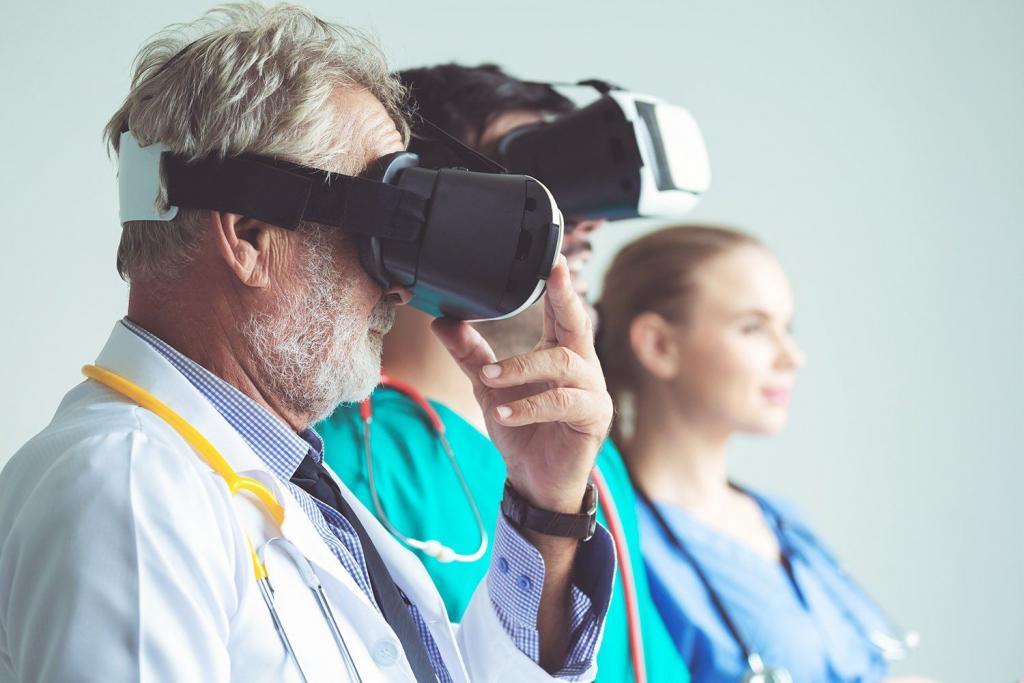 Healthcare professionals wearing virtual reality headsets | The Virtual Reality healthcare revolution | e-Surgery