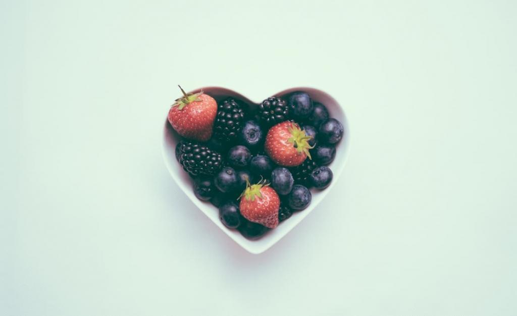Heart shaped bowl with berries in | Veganuary: Is it worth the hype? | e-Surgery