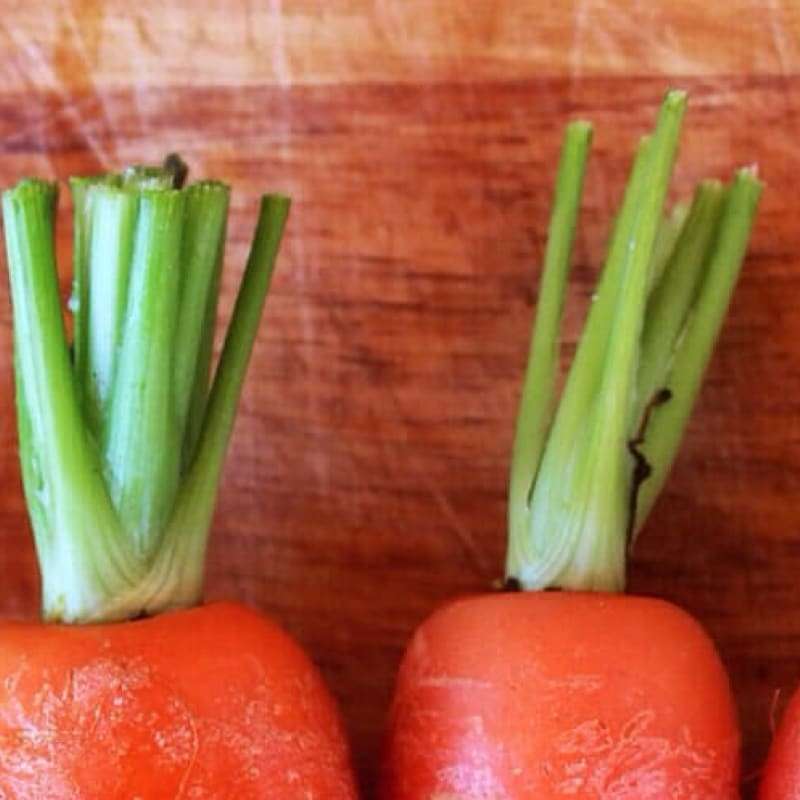 Carrots on wooden table, 5 top super foods, e-Surgery