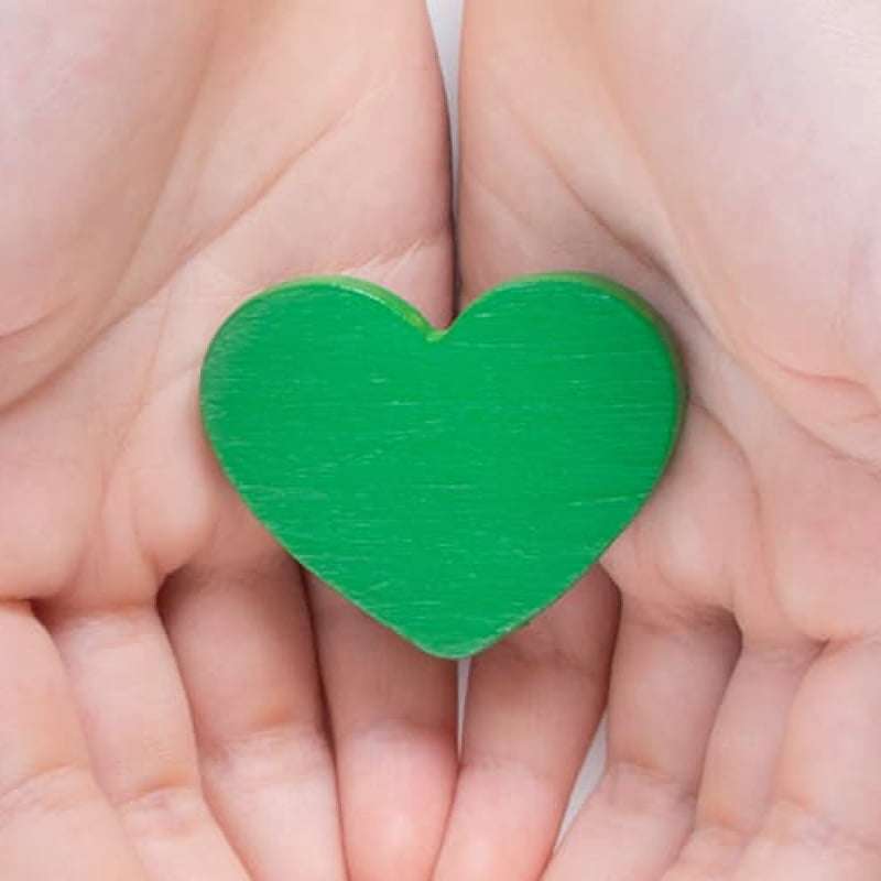 Hands holding green heart, how wasteful is your pharmacy, e-Surgery sustainable online pharmacy