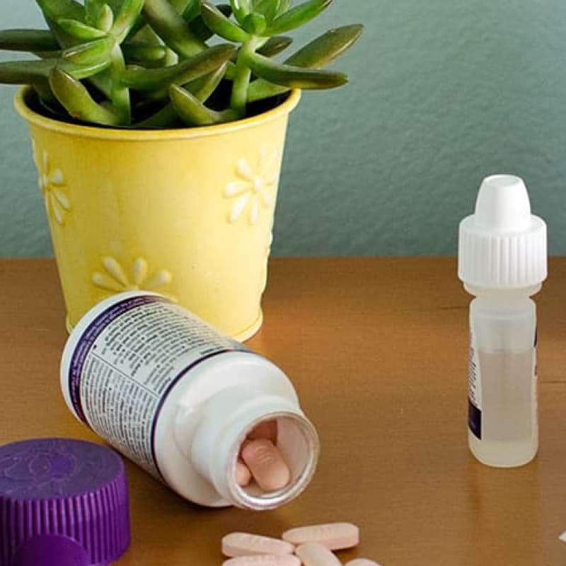 Hay fever medications on table, such as tissues, medication and nasal spray. Home remedies for hay fever form e-Surgery